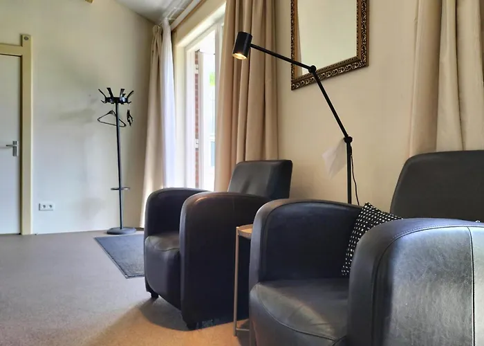 بيت للعطل 3 Bedroom Lovely In بيسيل