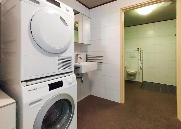 3 Bedroom Lovely In * بيسيل