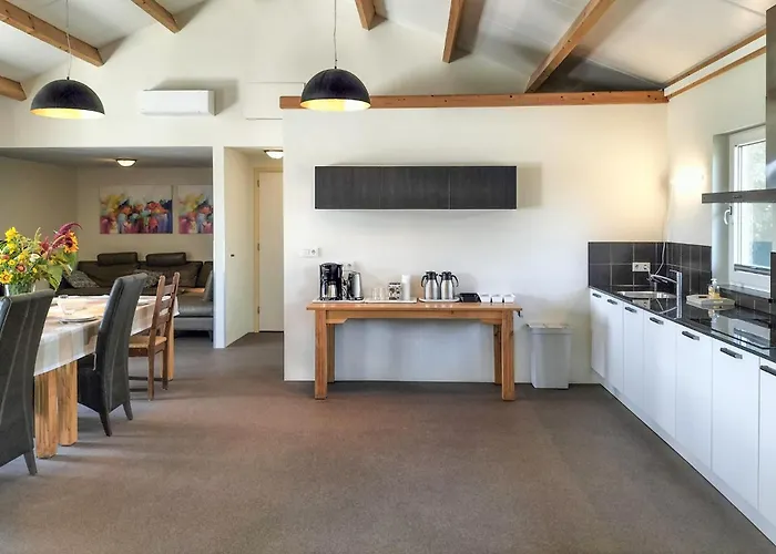 3 Bedroom Lovely In بيسيل