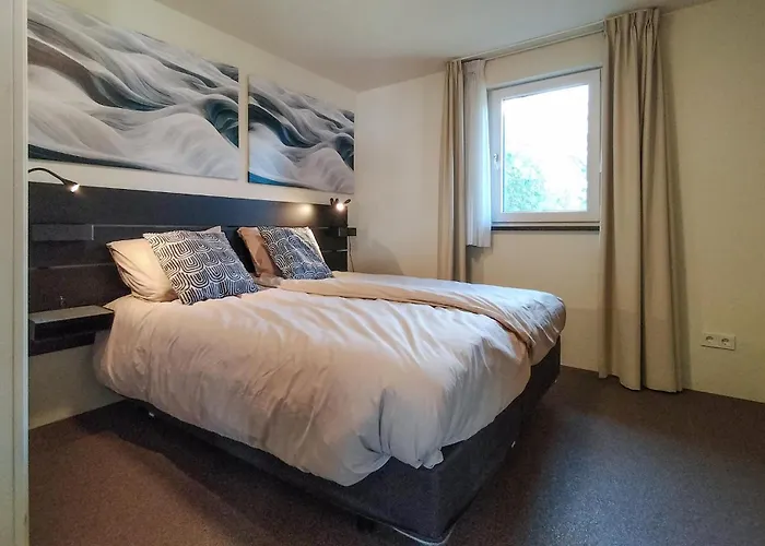 3 Bedroom Lovely In * بيسيل