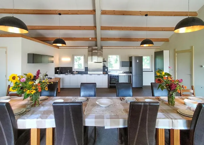 بيت للعطل 3 Bedroom Lovely In