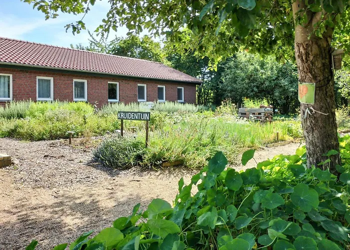 3 Bedroom Lovely In بيسيل